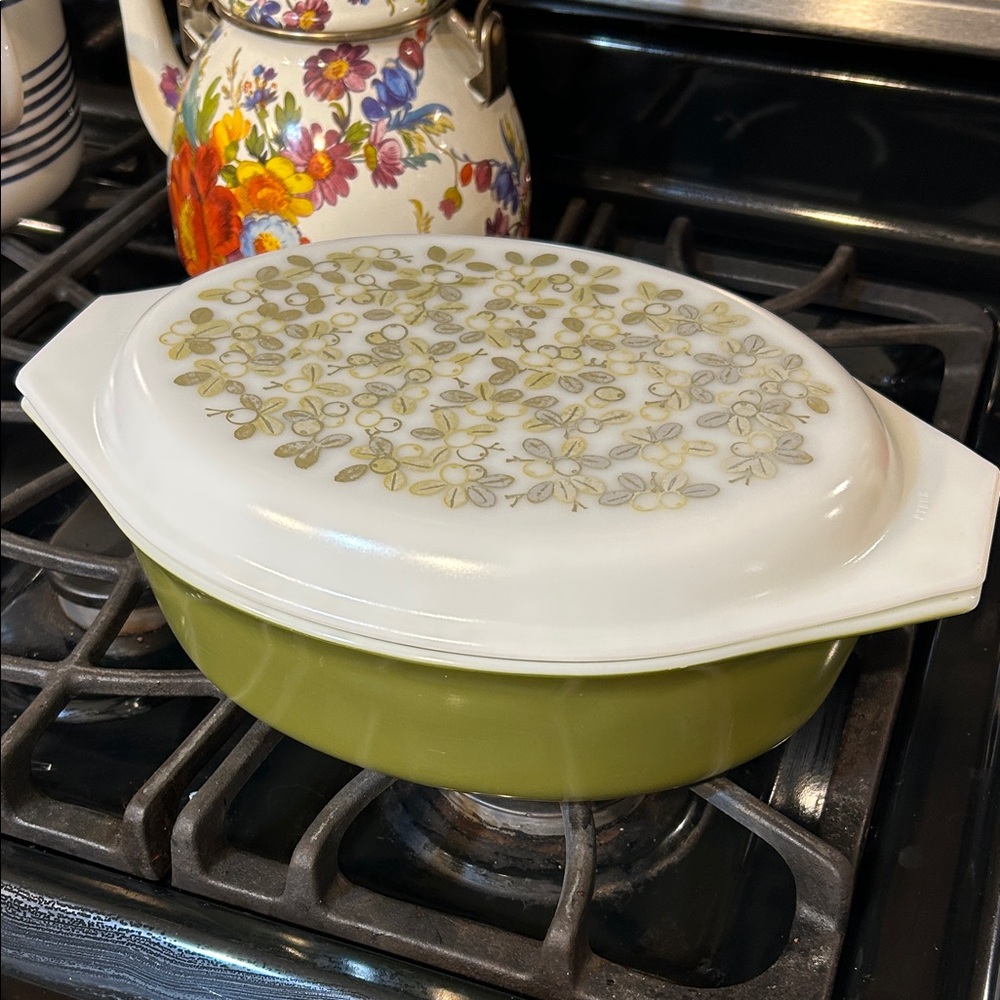 Pyrex olive Vintage  Casserole Dish with Lid